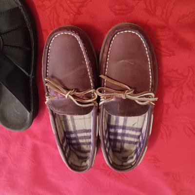 LADIES LL BEAN LEATHER SHOES (7) AND CLARKS LEATHER SANDALS (8M)