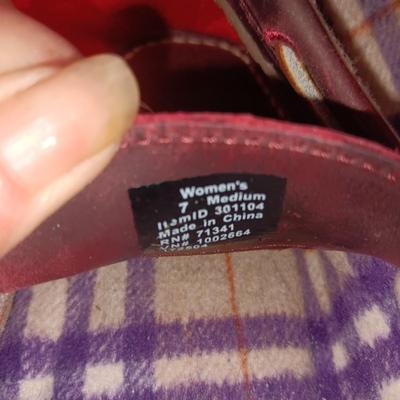 LADIES LL BEAN LEATHER SHOES (7) AND CLARKS LEATHER SANDALS (8M)