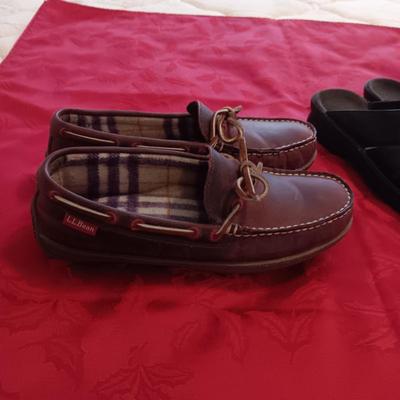 LADIES LL BEAN LEATHER SHOES (7) AND CLARKS LEATHER SANDALS (8M)