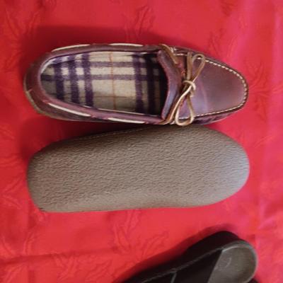 LADIES LL BEAN LEATHER SHOES (7) AND CLARKS LEATHER SANDALS (8M)