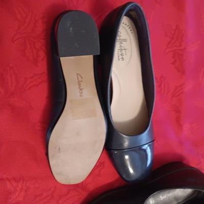 LADIES ECCO LIGHT CASUAL SHOES (38) AND CLARKS COLLECTION DRESS SHOES (7 1/2)