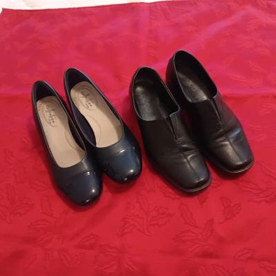 LADIES ECCO LIGHT CASUAL SHOES (38) AND CLARKS COLLECTION DRESS SHOES (7 1/2)
