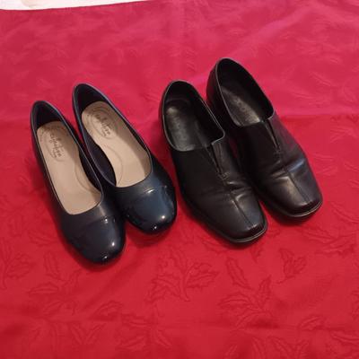 LADIES ECCO LIGHT CASUAL SHOES (38) AND CLARKS COLLECTION DRESS SHOES (7 1/2)