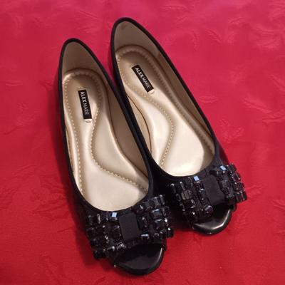 ALEX MARE DRESS SHOES W/RHINESTONE BOWS (7 1/2) AND CLARKS CASUAL SHOES (7 1/2)