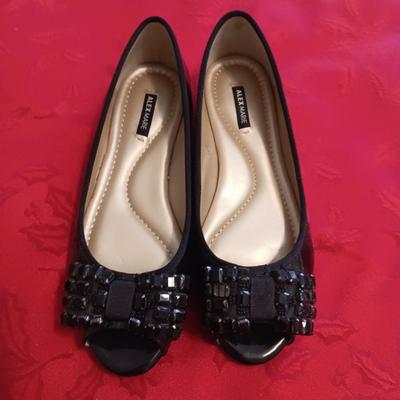ALEX MARE DRESS SHOES W/RHINESTONE BOWS (7 1/2) AND CLARKS CASUAL SHOES (7 1/2)