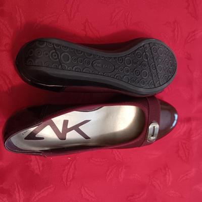 LIKE NEW ANNE KLEIN DRESS SHOES (8) & COBB HILL CASUAL SHOES (7 1/2)