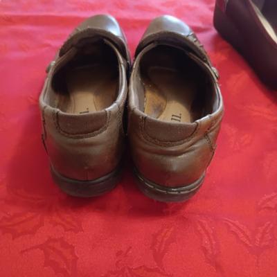 LIKE NEW ANNE KLEIN DRESS SHOES (8) & COBB HILL CASUAL SHOES (7 1/2)