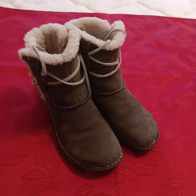 LL BEAN LEATHER SHOES (7) & UGG LINED BOOTS (8)