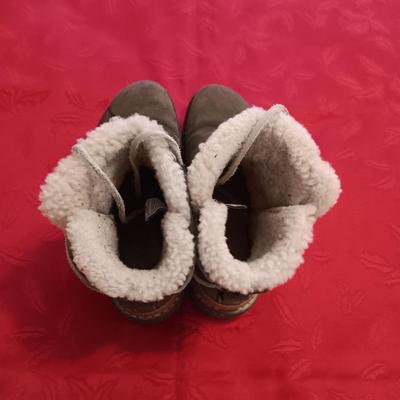 LL BEAN LEATHER SHOES (7) & UGG LINED BOOTS (8)