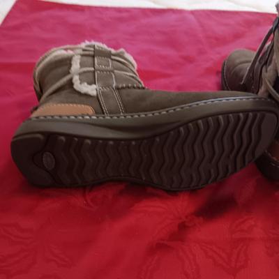 LL BEAN LEATHER SHOES (7) & UGG LINED BOOTS (8)