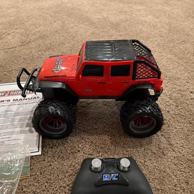 RC JEEP, TANK W/ARMY MEN, ROOK AND COOTIES