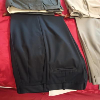 5 PAIRS OF MEN'S DRESS PANTS, ALL 38 WAIST