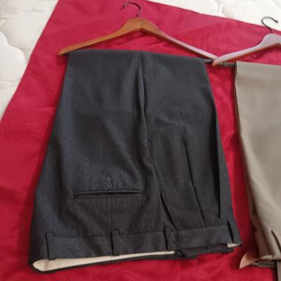 5 PAIRS OF MEN'S DRESS PANTS, ALL 38 WAIST