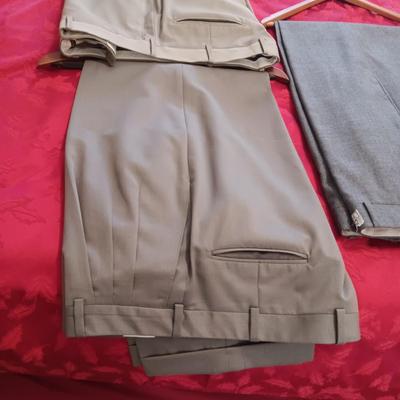 5 PAIRS OF MEN'S DRESS PANTS, ALL 38 WAIST