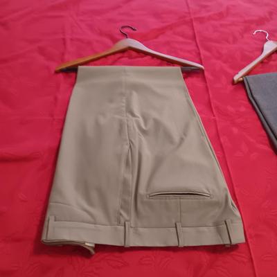 5 PAIRS OF MEN'S DRESS PANTS, ALL 38 WAIST