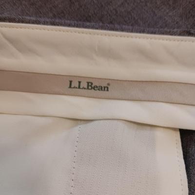 MEN'S OSCAR DE LA RENTA WOOL SUIT COAT & 2 PAIRS OF DRESS PANTS (38)