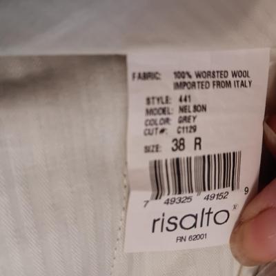 MEN'S OSCAR DE LA RENTA WOOL SUIT COAT & 2 PAIRS OF DRESS PANTS (38)
