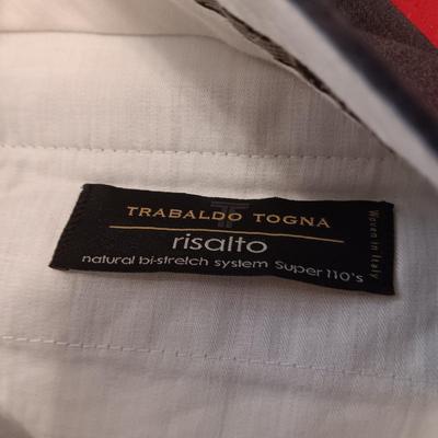 MEN'S OSCAR DE LA RENTA WOOL SUIT COAT & 2 PAIRS OF DRESS PANTS (38)