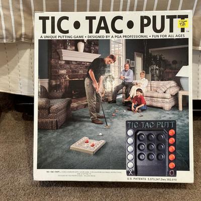 TIC TAC PUTT GAME WITH A PUTTER