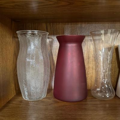 AN ASSORTMENT OF FLOWER VASES