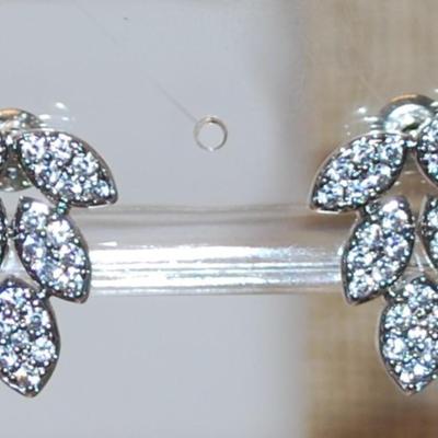 5 Point Leaf Clear Stone Post Earrings Set ¾" x ½"