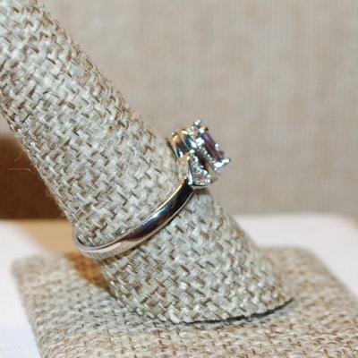 Size 9 Purple Oval Stone Ring Marked .925 Silver with Hearts Side Surrounds on Silver Band (2.8g)