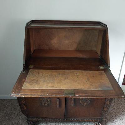 WOODEN ANTIQUE WRITING DESK