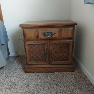 AVERY WOODEN NIGHTSTAND