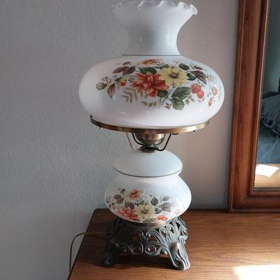 VINTAGE GLASS GLOBE TABLETOP LAMP