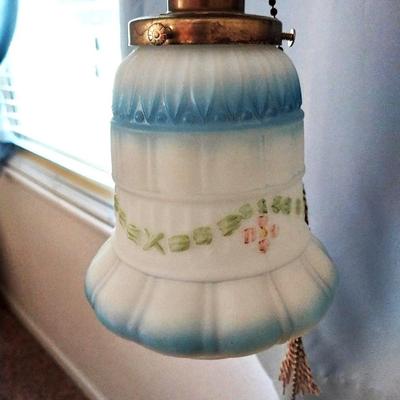 VINTAGE FLOOR LAMP WITH PRETTY GLASS GLOBE