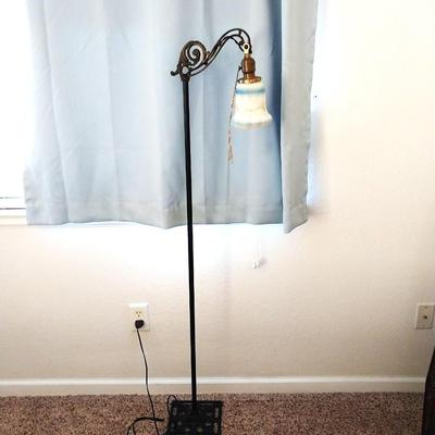 VINTAGE FLOOR LAMP WITH PRETTY GLASS GLOBE