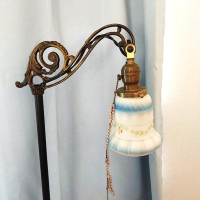 VINTAGE FLOOR LAMP WITH PRETTY GLASS GLOBE