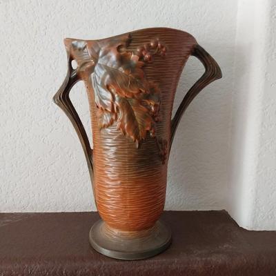 ROSEVILLE POTTERY VASE