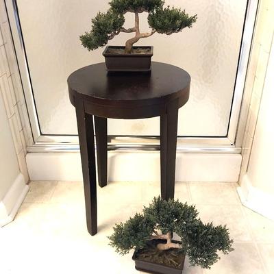 SMALL TABLE WITH TWO FAUX PLANTS