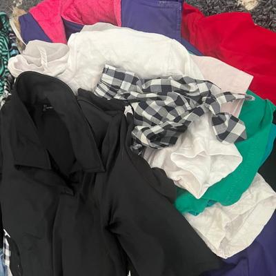Women’s Size M Clothing