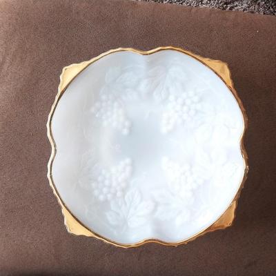 PYREX BAKING DISH WITH LID AND MILKGLASS GOLD TRIMMED DISH