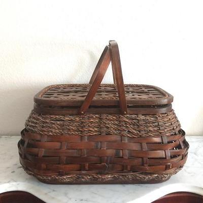 WICKER PICNIC BASKET
