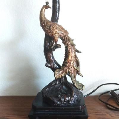 UNIQUE PEACOCK TABLE LAMP