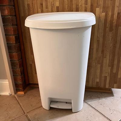 Trash Cans, Step Stools, and Anti-Fatigue Floor Mats (K-DZ)