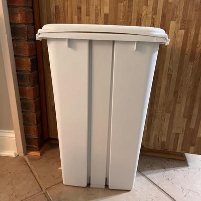 Trash Cans, Step Stools, and Anti-Fatigue Floor Mats (K-DZ)