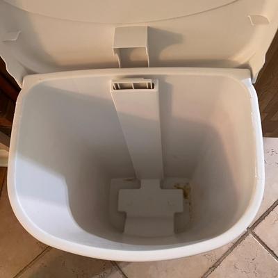 Trash Cans, Step Stools, and Anti-Fatigue Floor Mats (K-DZ)