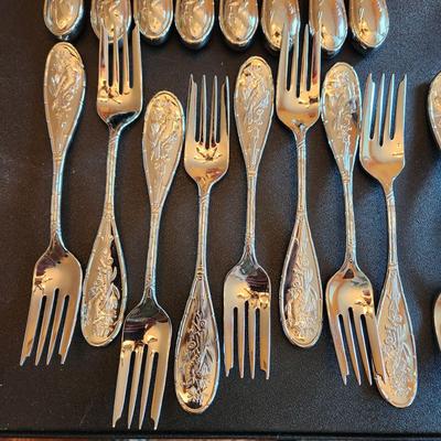 40 pieces Ricci Argentieri Stainless Steel 18/10 Flatware
