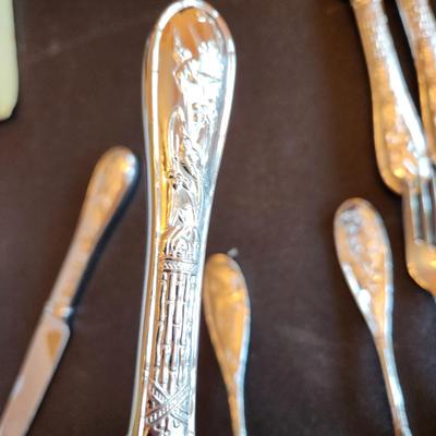 40 pieces Ricci Argentieri Stainless Steel 18/10 Flatware