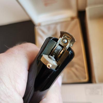 Vintage Ronson Varaflame Ladylite Butane Lighter