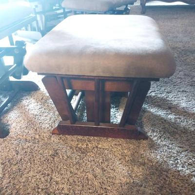 GLIDER WITH OTTOMAN