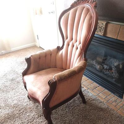 VINTAGE ARMCHAIR