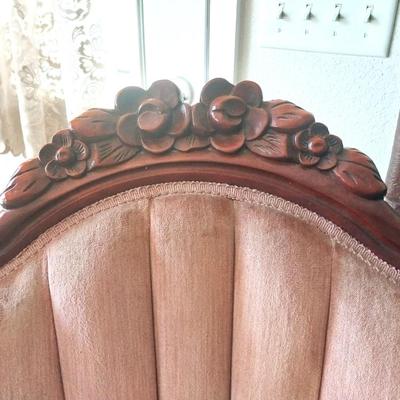 VINTAGE ARMCHAIR