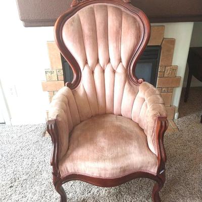 VINTAGE ARMCHAIR