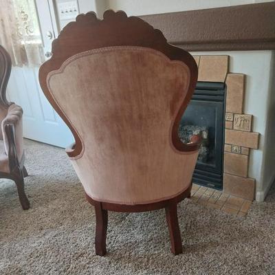 VINTAGE ARMCHAIR