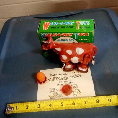 LOT 120 TOY MILKING COW BY MARX